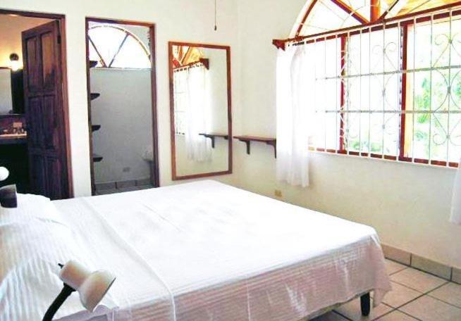 Hotel Flores (Adults Only) Tamarindo Room photo