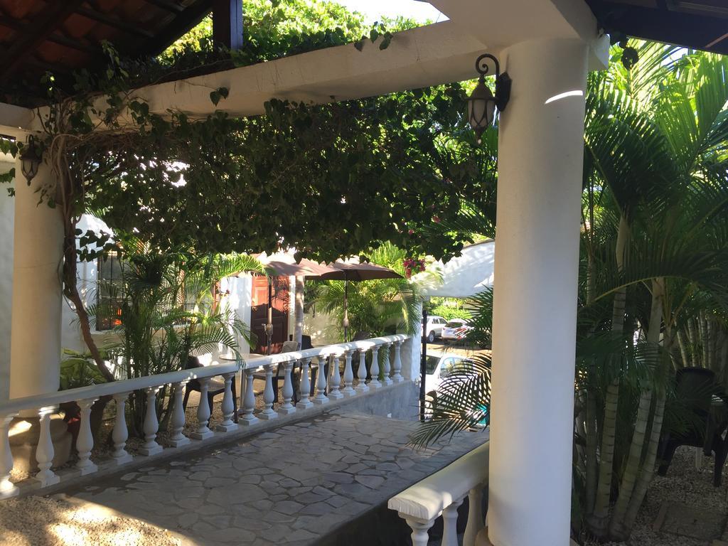 Hotel Flores (Adults Only) Tamarindo Exterior photo